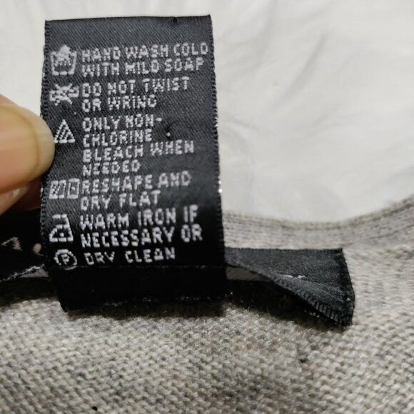 August Silk Cashmere Blend Long Sleeve V-Neck Preppy Knit Sweater Gray Medium - Picture 5 of 8